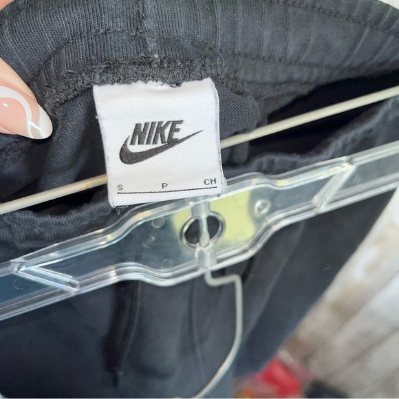 Nike Black Cotton 4” Inseam Shorts - Picture 5 of 5